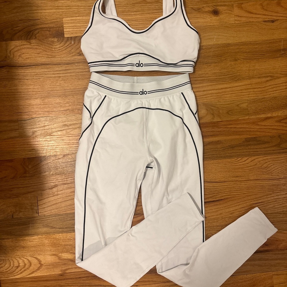 ALO Yoga White Leggings & Sports Bra Set with Black Piping